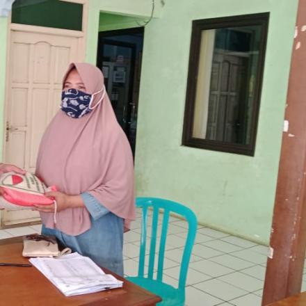 BANTUAN BERAS UNTUK WARGA DESA LEBUAWU DIMASA PPKM